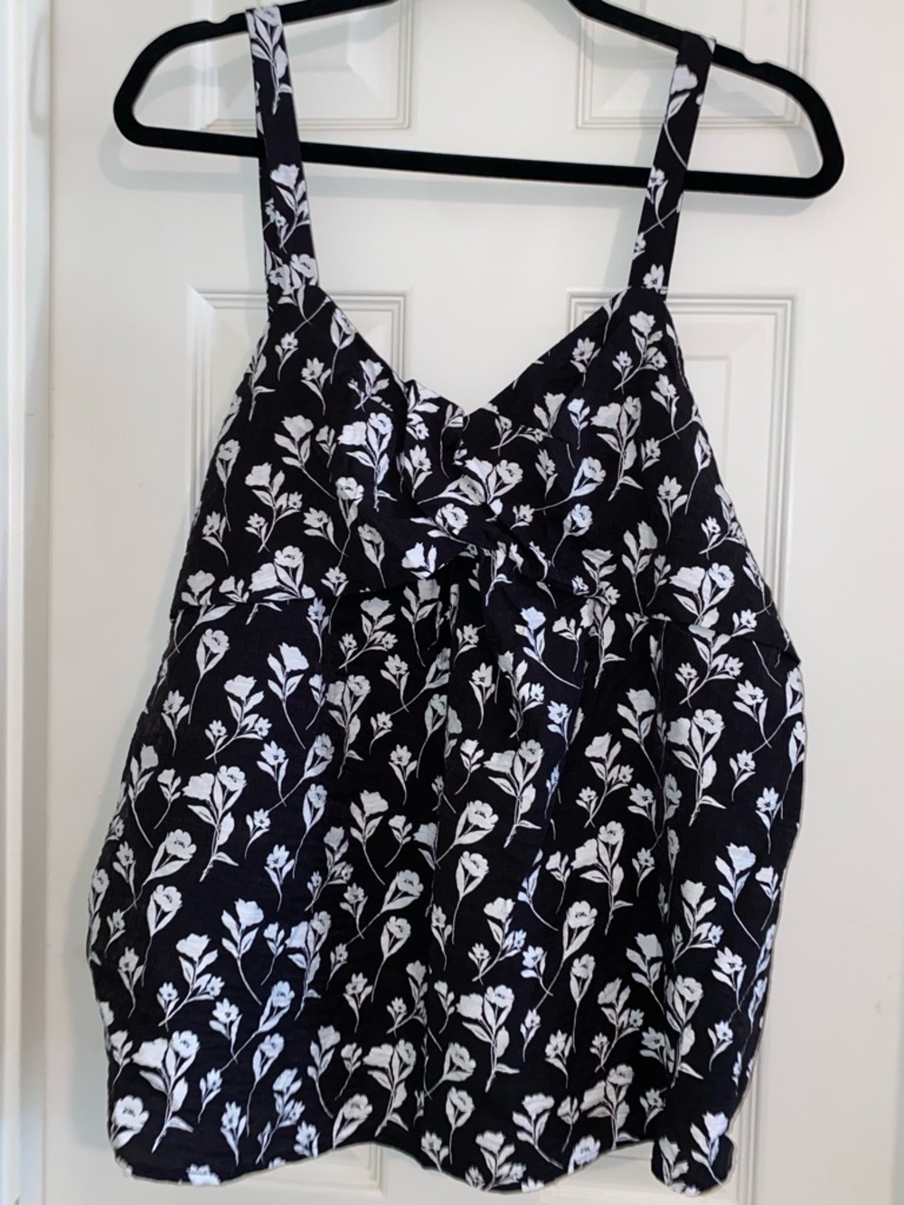 Simply Vera Vera Wang Black and White Floral Smocked Top